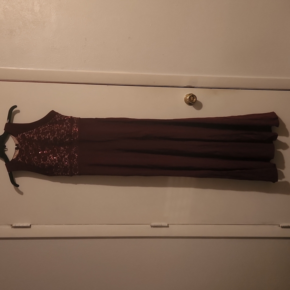 Long Maroon Dress Homecoming/Prom - Picture 1 of 6
